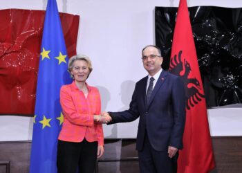 Mbërrin e para në Tiranë… Begaj pret sot në Presidencë Ursula von der Leyen