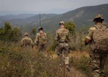 Ushtarët britanikë të KFOR-it nisin patrullimin në vijën kufitare në veri të Kosovës
