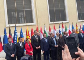 Ministeriali në Tiranë / Ivica Daçiç bojkoton foton familjare, debate mes tij dhe ministres gjermane