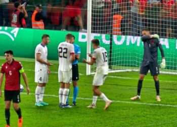 Brohorima përsëri në Air Albania, gol i anuluar dhe karton i kuq për çekët