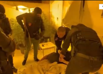 VIDEO/ I riu në Shkodër kapet mat duke fjetur në ‘shtëpinë e barit’