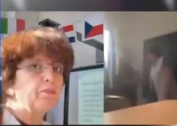 U dhunua nga nxënësi në klasë, flet mësuesja: S’i përmenda babain, ja si ndodhi sherri