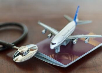 Shqiptarët shpenzuan 15.6 milionë euro në tetë muaj për sigurimin e udhëtimeve jashtë vendit