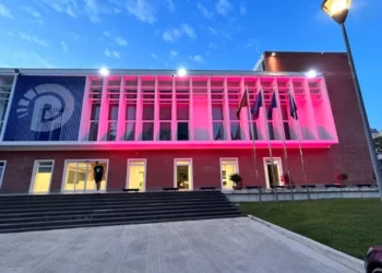 PD thyen “tabunë”, kthen selinë në ngjyrë rozë