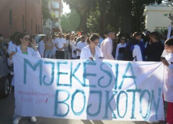 Përfundon bojkoti! Universiteti i Mjekësisë pranon kërkesat e studentëve