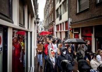 Protesta në Amsterdam, punonjëset e seksit dhe banorët “jo” vendimit për “Red Light”