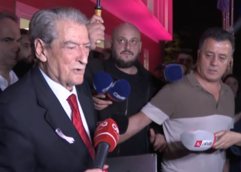 Oficerët i shkuan në seli, Berisha: Nuk i takova! Rama t’i pijë lëngun shkresave të policisë për mua