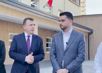 Balla, me kryetarin demokrat të bashkisë Kavajë: Bashkëpunim me të gjitha autoritetet për garantimin e sigurisë së nxënësve