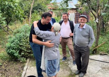 Basha viziton familjen e persekutuar në Lin: Kemi detyrën të shlyejmë borxhin moral ndaj të përndjekurve