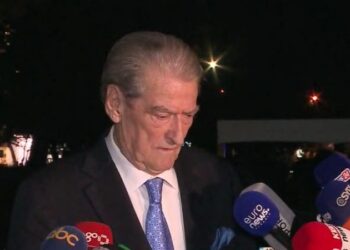“Të largojmë Ramën…”/ Berisha, apel “600 mijë idealistëve shqiptarë”: Të përgatitemi për protesta të qëndrueshme dhe të fuqishme