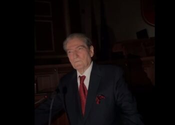 Fiken dritat e sallës në Parlament, Berisha mban fjalim në errësirë: Sot fillojmë qëndresën tonë!