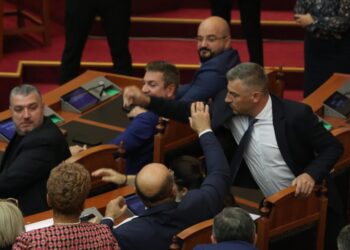 EMRAT / Dhuna në Parlament, PS kërkon përjashtimin e 7 deputetëve të Berishës
