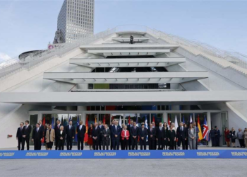 FOTOLAJM/ Kush është liderja europiane e veshur me kostum kuqezi