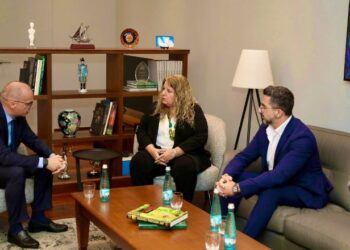 “Dënojmë fuqimisht sulmet e Hamasit”/ Ministri i Jashtëm takon ambasadoren e Izraelit në Tiranë: Mbështetje e solidaritet të palëkundur