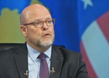 Ambasadori amerikan në Prishtinë: SHBA e gatshme të këshillojë Kosovën për statutin e Asociacionit