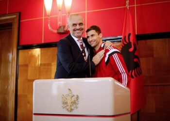 Cana telefonon live Ramën: Nuk kërkova nder! Kryeministri: Thash se u kujtove të pyesësh…