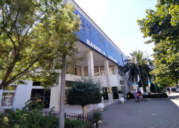 Arrestohen dy zyrtarët e Bashkisë Sarandë, morën mijëra euro ryshfet për lejet e plazhit dhe ndërtimet informale