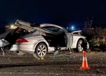 Detaje nga aksidenti në Belsh: Në timon një 22-vjeçar, shufra metalike depërtoi mes për mes makinës dhe…