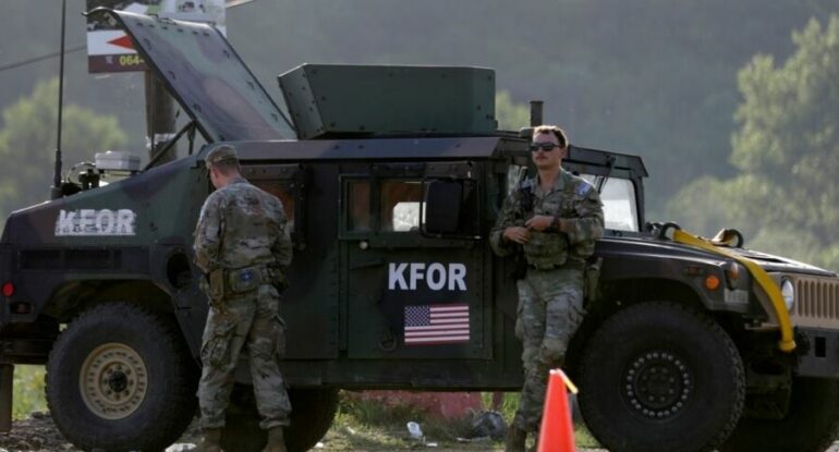 “Blindohet” Veriu/ NATO shton forcat e KFOR-it në Kosovë: 130 ushtarë rumunë i bashkohen misionit paqeruajtës