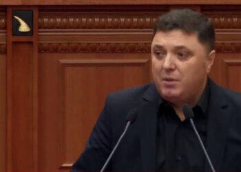 “Dhuratë për Ramën”/ Nënkryetari i PD kritikon opozitën për aksionin në Kuvend: Po dhunojnë veten dhe të tjerët!