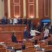 Vendimi/ Kush janë tre deputetët e opozitës që i shpëtuan përjashtimit nga Kuvendi