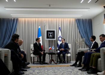 Macron takon homologun izraelit: 9 francezë rezultojnë të zhdukur, qëndrojmë krah Izraelit