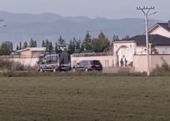 VIDEO/ Momenti kur policia ‘blindon’ zonën e Fushë Kuqes, rrethon banesën dhe resortin luksoz të ‘baronit’ të drogës Gëzim Çela