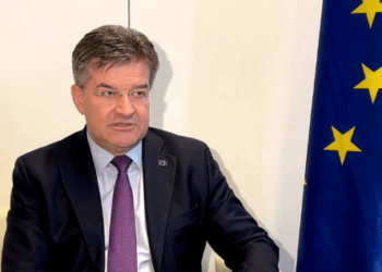 Lajçak bën thirrje për hetim të sulmit në Veri: Të normalizohet situata urgjentisht