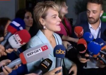 Kryemadhi flet për fletëthirrjet: Për operacionet plastike e lobimin pres të më thërrasë SPAK…Druri ka dalë nga xheneti