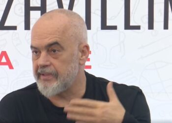 “Lëvizjet sportive…”/ Rama nga Thumana: Rindërtimi solli sherre në familje, një çift u ‘nda’ për të marrë dy shtëpi