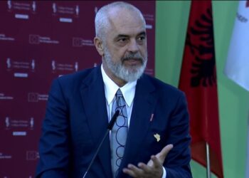 “Na keni gjithmonë me vete”/ Rama në përurimin e Kolegjit Evropian: Dija, dhuratë zemre e jashtëzakonshme që na jep BE