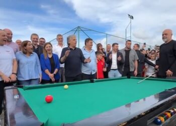 VIDEO/ Rama kap stekën dhe luan bilardo në Thumanë, përballet me kampionin e botës dhe barazon
