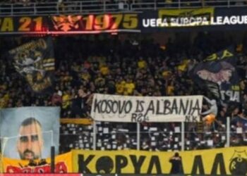 “Kosova është Shqipëri”, tifozët grekë iu kundërvihen atyre serbë