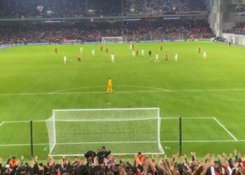 VIDEO| Super gol i Asanit në minutën e dhjetë, shpërthen festa në ‘Air Albania’