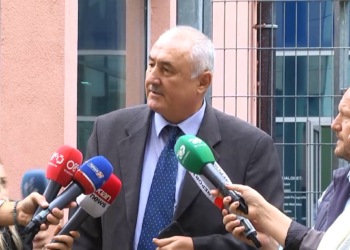 Gjeneral Qirjazi u shkarkua se s’firmoste, në vend të tij Xhemal Gjunkshi vulosi 5 dokumente brenda 24 orëve