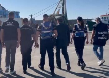 Krimet tatimore dhe vetëpastrimi i parave të pista, Guardia di Finanza sekuestron 5 kompani në Shqipëri