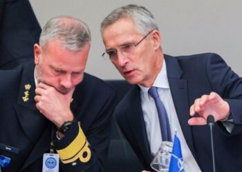 Shkak, lufta në Ukrainë/ NATO kërkon rritjen e prodhimit të armëve, paralajmëron se depot po zbrazen
