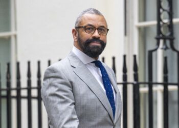 Sekretari i Jashtëm britanik: Emigrimi ilegal i shqiptarëve në Angli shumë i ulët