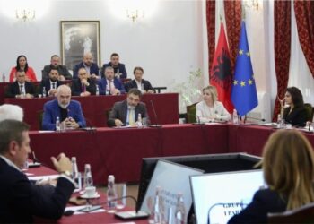 Rama rikthehet në mbledhjet e Grupit Parlamentar, zbardhen porositë e shefit të mazhorancës