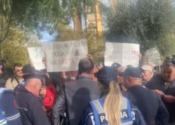 “Nuk jemi jugosllavë, as grekë”, ish-minatorët largojnë Bylykbashin nga protesta: Nuk ju duam…