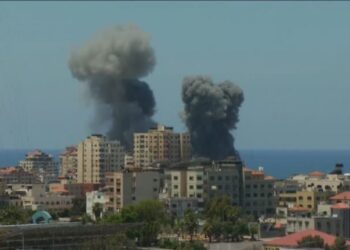 6 shpërthime njëri pas tjetrit, vritet një zyrtar palestinez dhe plagosen 4 të tjerë pas shpërndarjes së ndihmave në Gazë