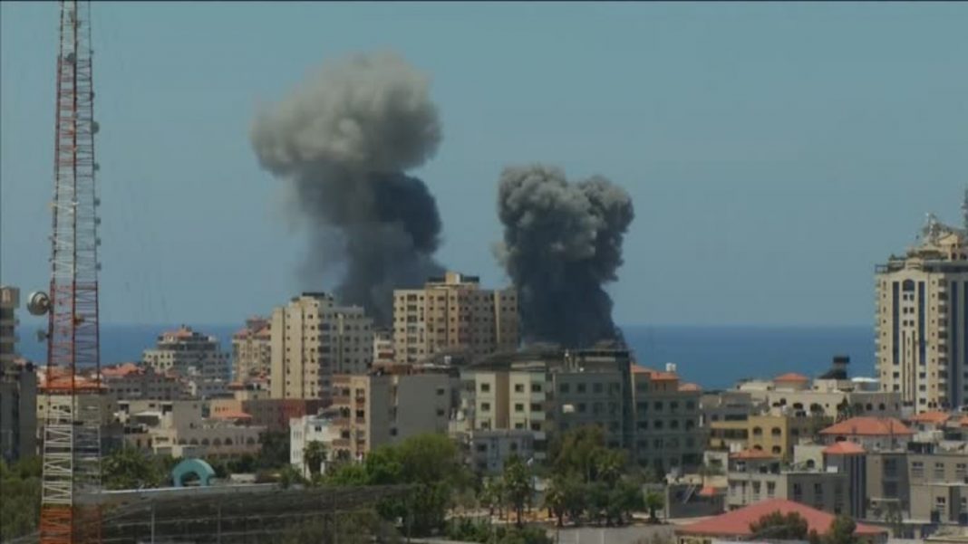 6 shpërthime njëri pas tjetrit, vritet një zyrtar palestinez dhe plagosen 4 të tjerë pas shpërndarjes së ndihmave në Gazë