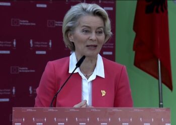 VIDEO/ Hapet Kolegji Evropian në Tiranë, Presidentja e KE: Do ta shoqërojë Shqipërinë drejt BE, dhuratë që Europa i jep…!