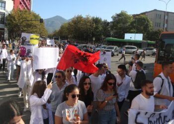Tarifë 240 mijë lekë ose 5 vite punë në Shqipëri, studentët e Mejkësinë në protestë