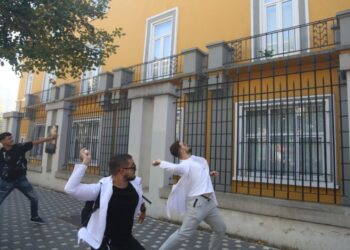 Protesta / Studentët e Mjekësisë qëllojnë me vezë Ministrinë e Arsimit