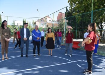 562 nxënës të shkollës “Kolë Jakova” në Tiranë me terrene të reja sportive