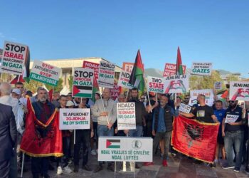 Protestë në mbështetje të Palestinës në Tiranë: Ndalni vrasjen e civilëve