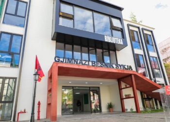 Përurohet gjimnazi “Besnik Sykja”, Veliaj: Koha të rikonstruktojmë shkollat ‘Petro Nini’ dhe ‘Edit Durham’