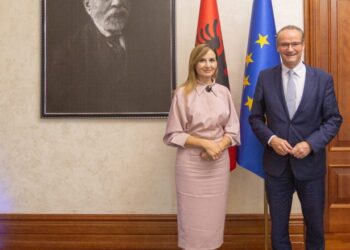 Krischbaum takon Tabakun: Lufta kundër korrupsionit prioritet i Shqipërisë