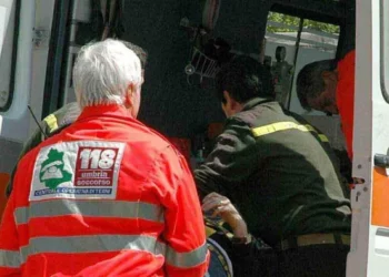 Po punonte tokën, emigranti shqiptar bllokohet poshtë mjetit, vdes në vend